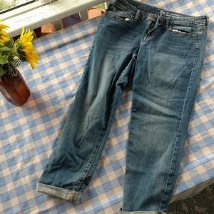 Gap Sexy Boyfriend Fit Rolled Bottoms Jeans